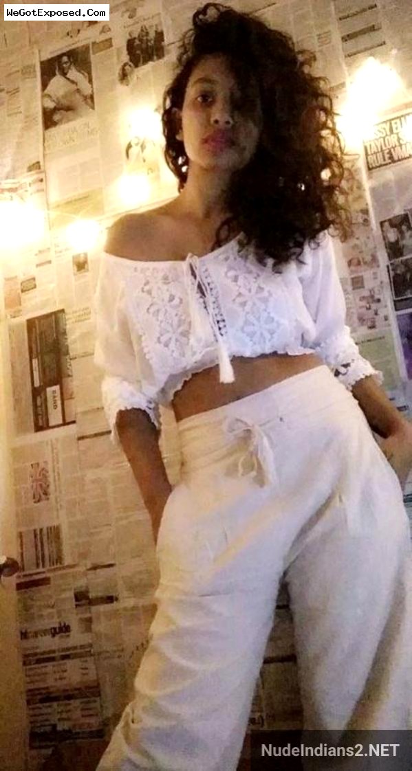 Bangalore college girl Swathi big tits show & modelling pics 1
