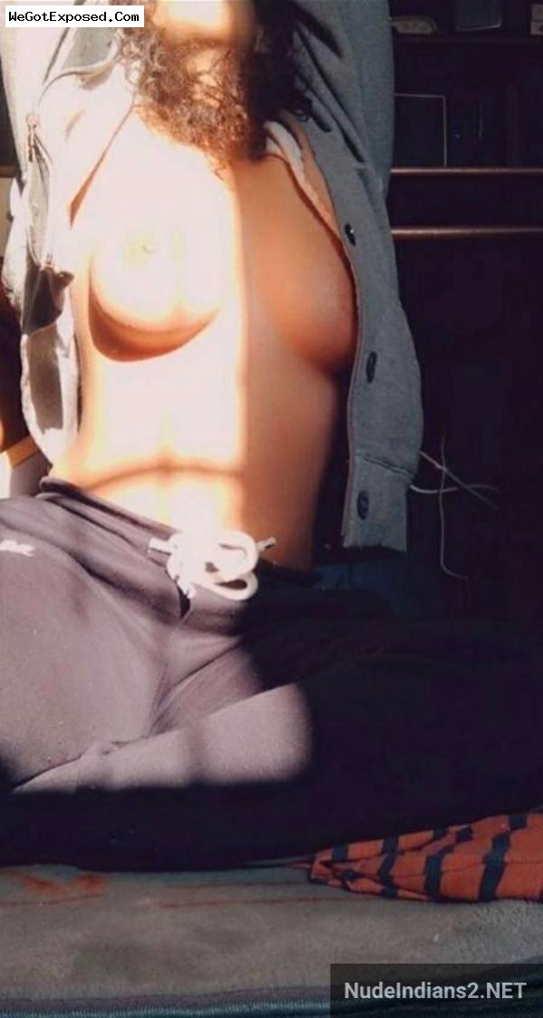 Bangalore college girl Swathi big tits show & modelling pics 4