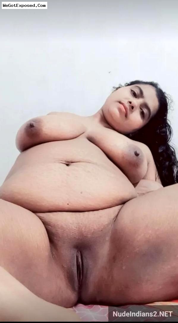 Bangalore fat girl Shreya’s shaved pussy & nude selfies 2
