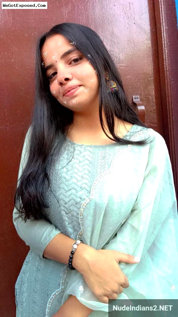 Cute Punjabi girl Neetu’s big boobs show & nude selfies 1