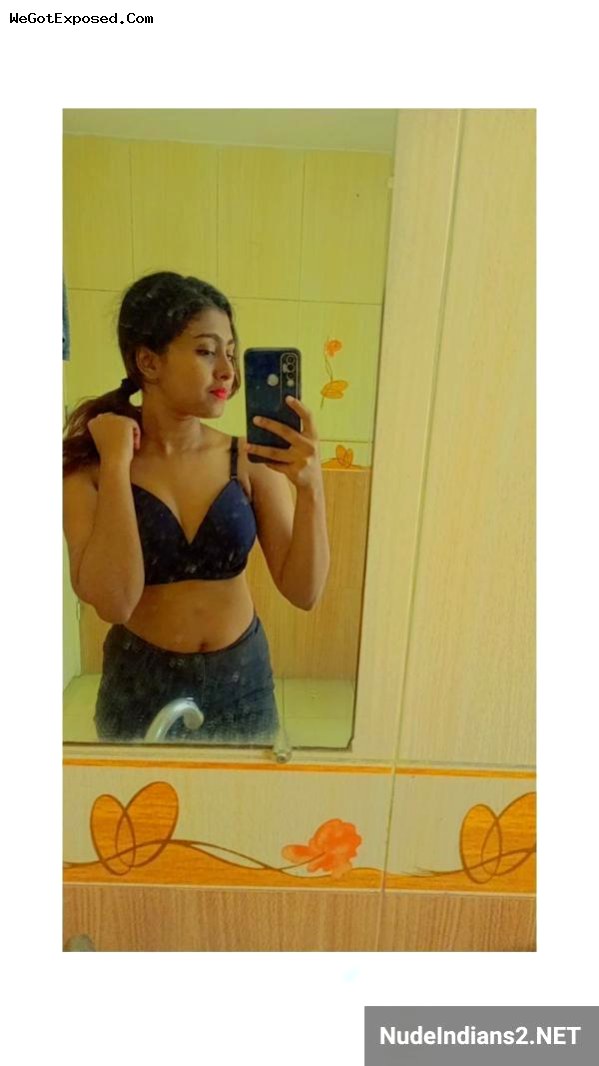 Gujarati girl Saloni Patel showing boobs & sexy body selfies 11