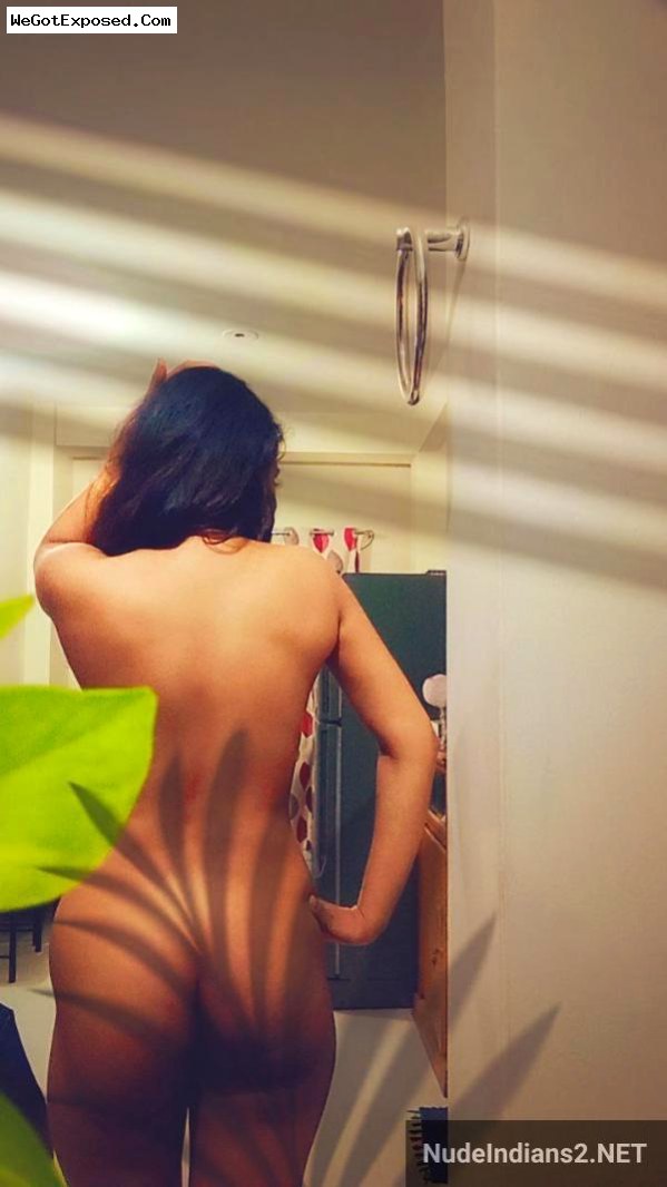 Gujarati girl Saloni Patel showing boobs & sexy body selfies 17