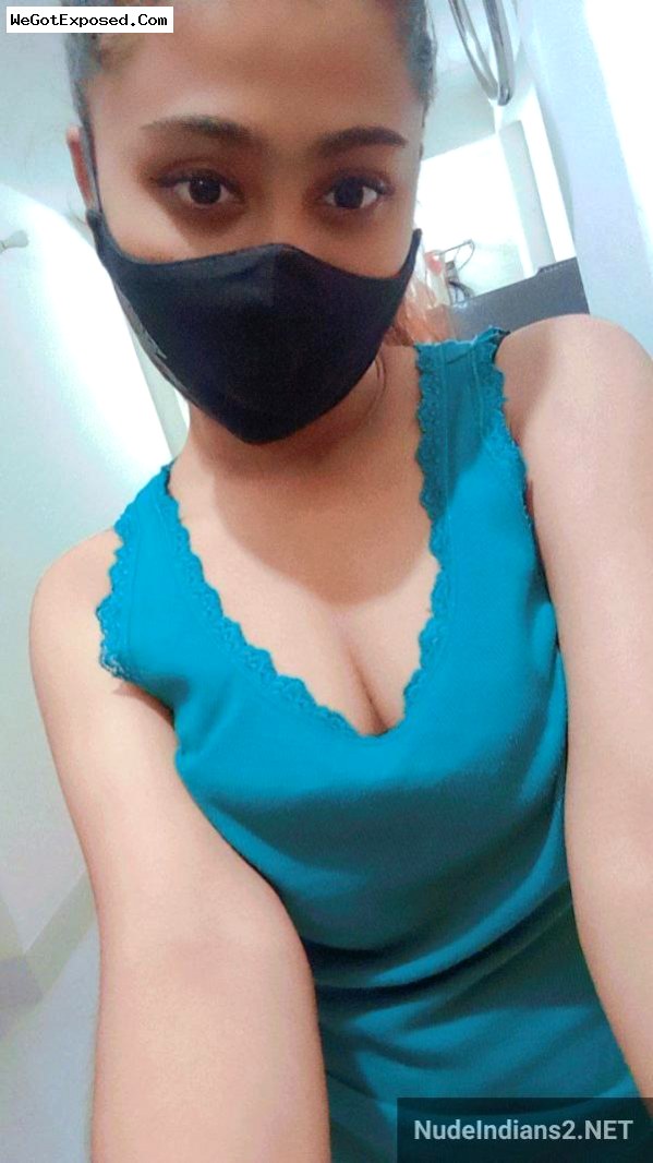 Gujarati girl Saloni Patel showing boobs & sexy body selfies 4