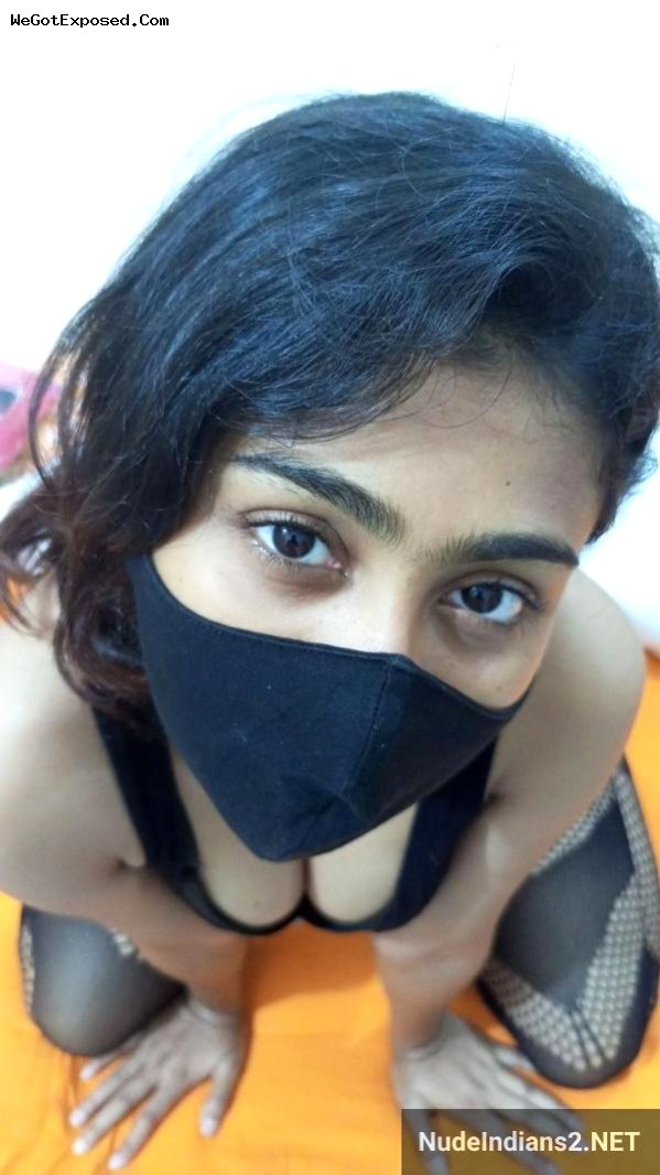 Gujarati girl Saloni Patel showing boobs & sexy body selfies 5