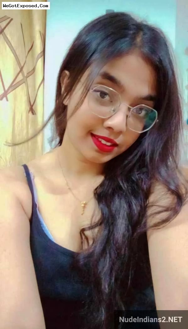 Kolkata sexy GF Suborna’s round boobs & bra panty selfies 8