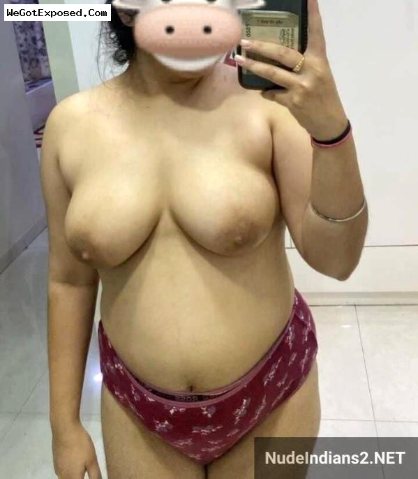 Lucknow girl Nupur’s hot boobs & nude selfies sent to BFF 10