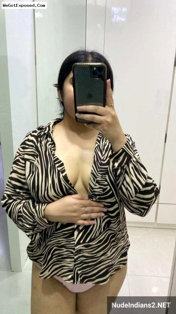 Lucknow girl Nupur’s hot boobs & nude selfies sent to BFF 2
