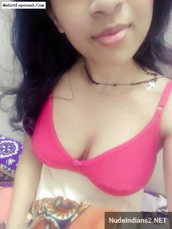 Mallu college GF Ananya shows juicy boobs in topless selfies 1