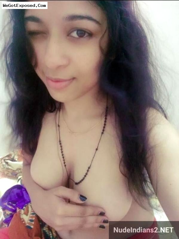 Mallu college GF Ananya shows juicy boobs in topless selfies 2
