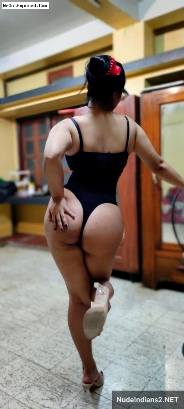 Noida model wife Ritika Sharma’s big boobs & ass tease 16