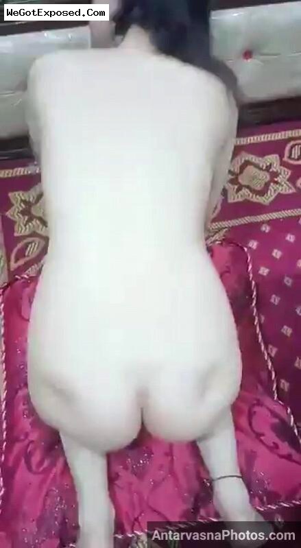 Pakistani wife ki sexy gaand pakad ke chudai karne ke pics 3