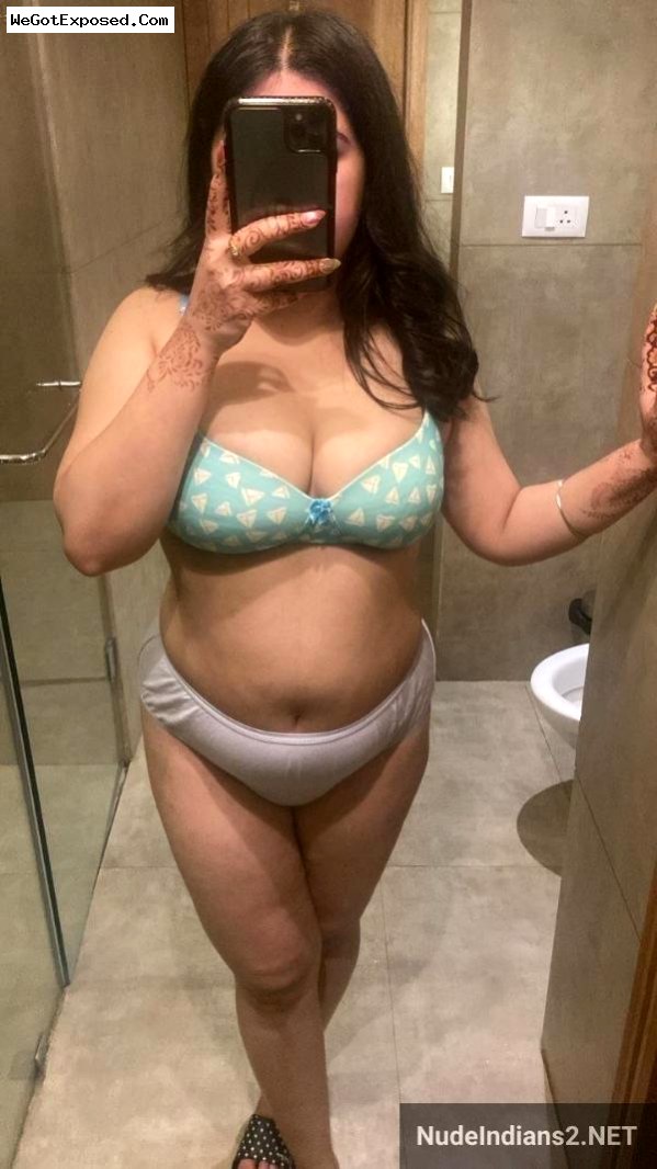 Punjabi girl Sehaj Gill’s big tits selfies & hot body show 10