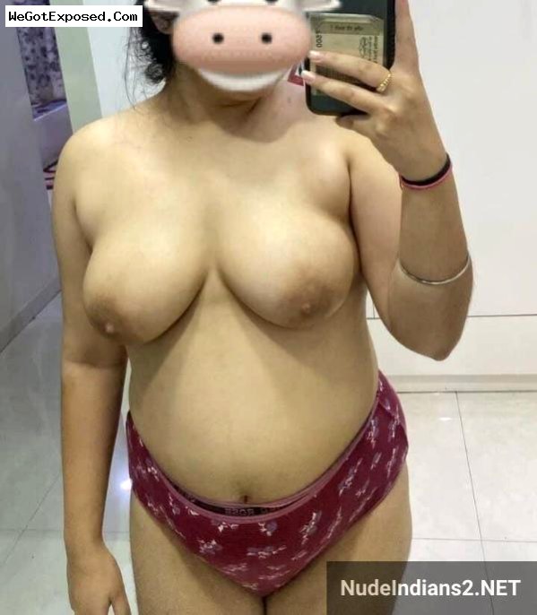 Punjabi girl Sehaj Gill’s big tits selfies & hot body show 5