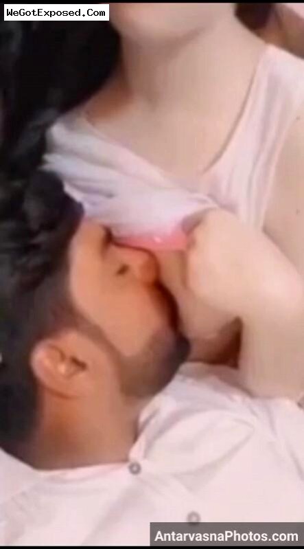Sexy Pakistani girl driver boobs sucking photos 10