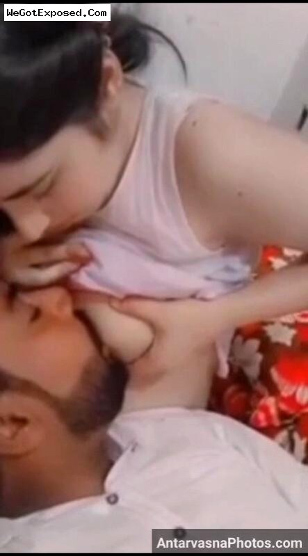 Sexy Pakistani girl driver boobs sucking photos 8