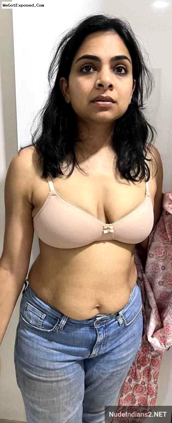 Viral! Delhi wife Kusum Tyagi’s saggy boobs & nude selfies 1