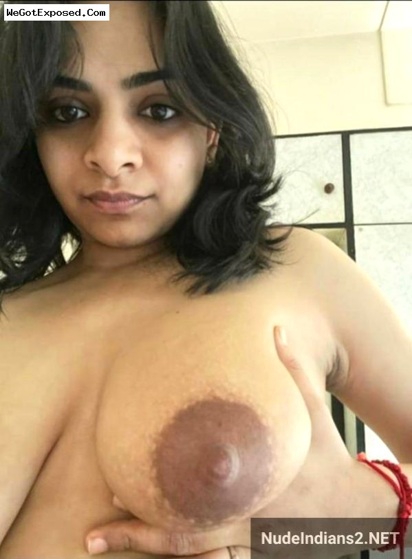 Viral! Delhi wife Kusum Tyagi’s saggy boobs & nude selfies 10