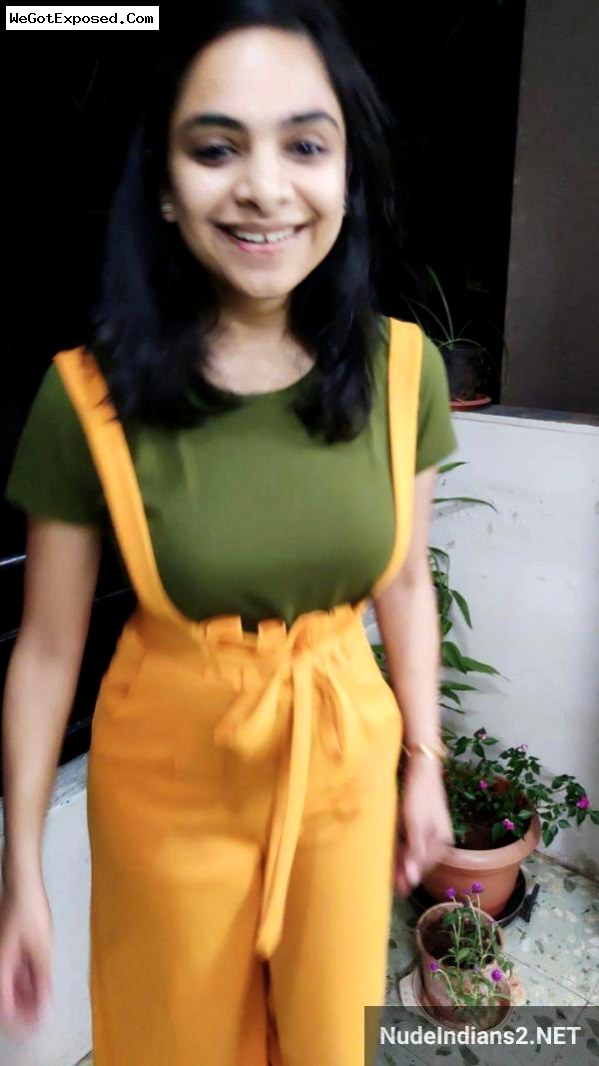 Viral! Delhi wife Kusum Tyagi’s saggy boobs & nude selfies 2