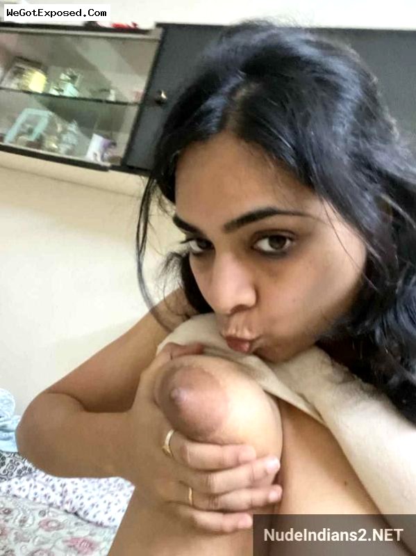 Viral! Delhi wife Kusum Tyagi’s saggy boobs & nude selfies 9