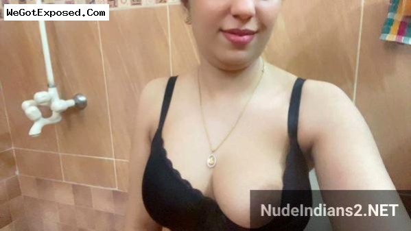 Young Muslim wife Sofiya’s juicy boobies show in bathroom 16