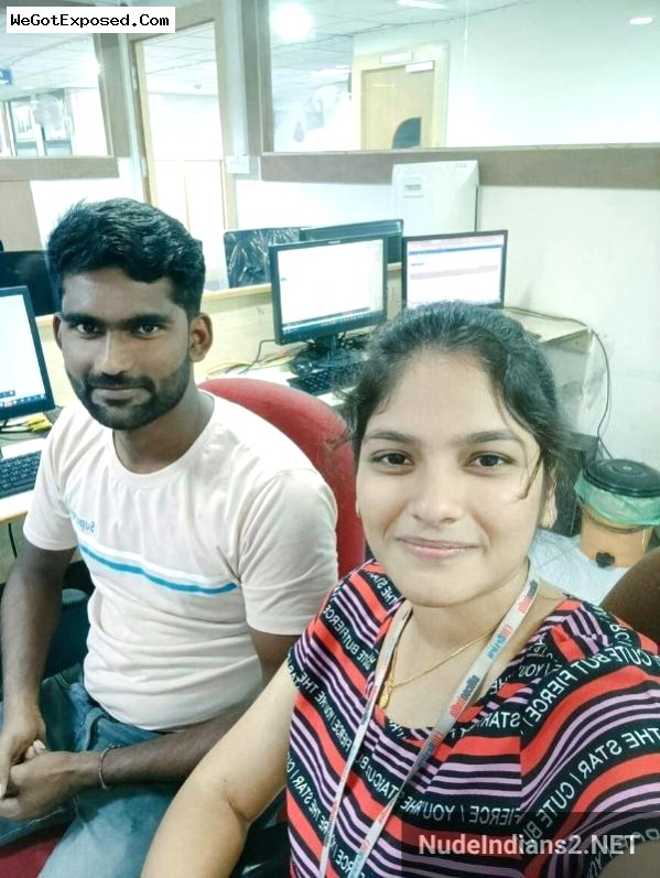 Andhra working wife Savitha’s big tits selfies for office BF 1