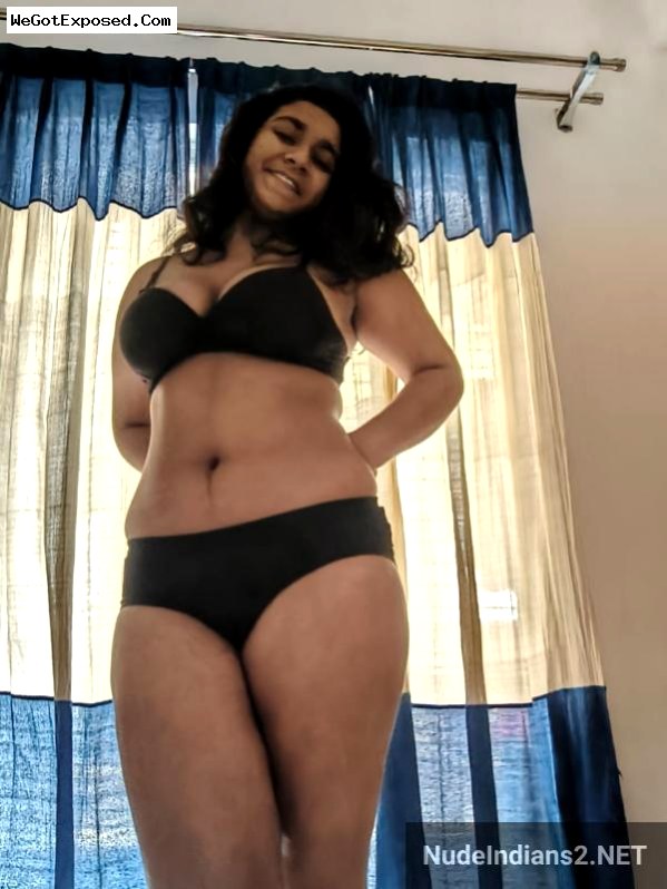 Bengali muslim girl Nadia’s sexy boobs and pussy selfies 3