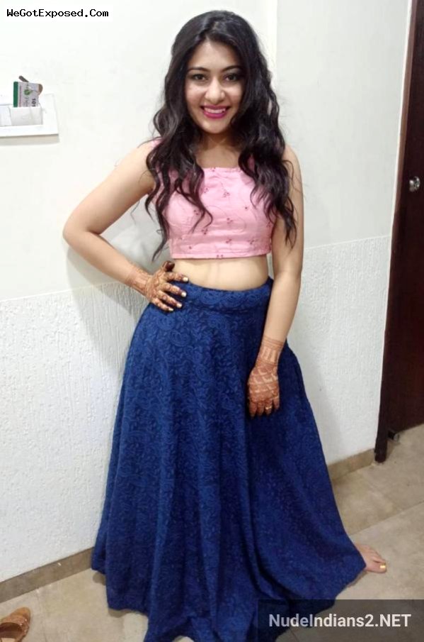 Cute Delhi gold digger babe Diksha’s small tits selfies 3