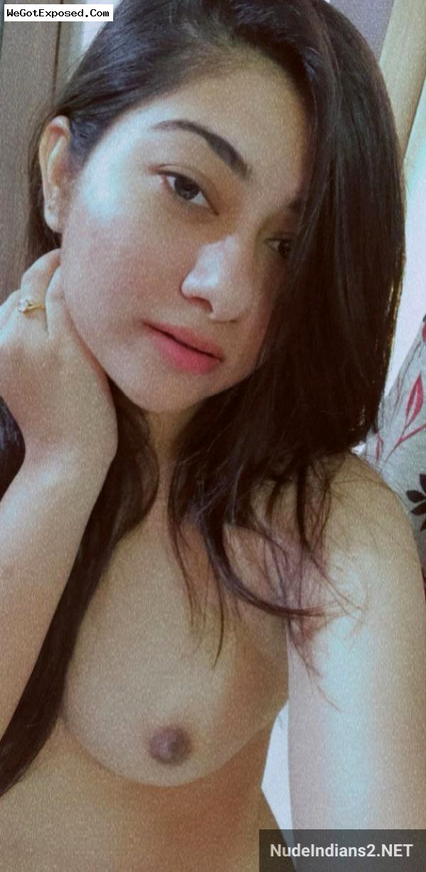 Cute Delhi gold digger babe Diksha’s small tits selfies 7