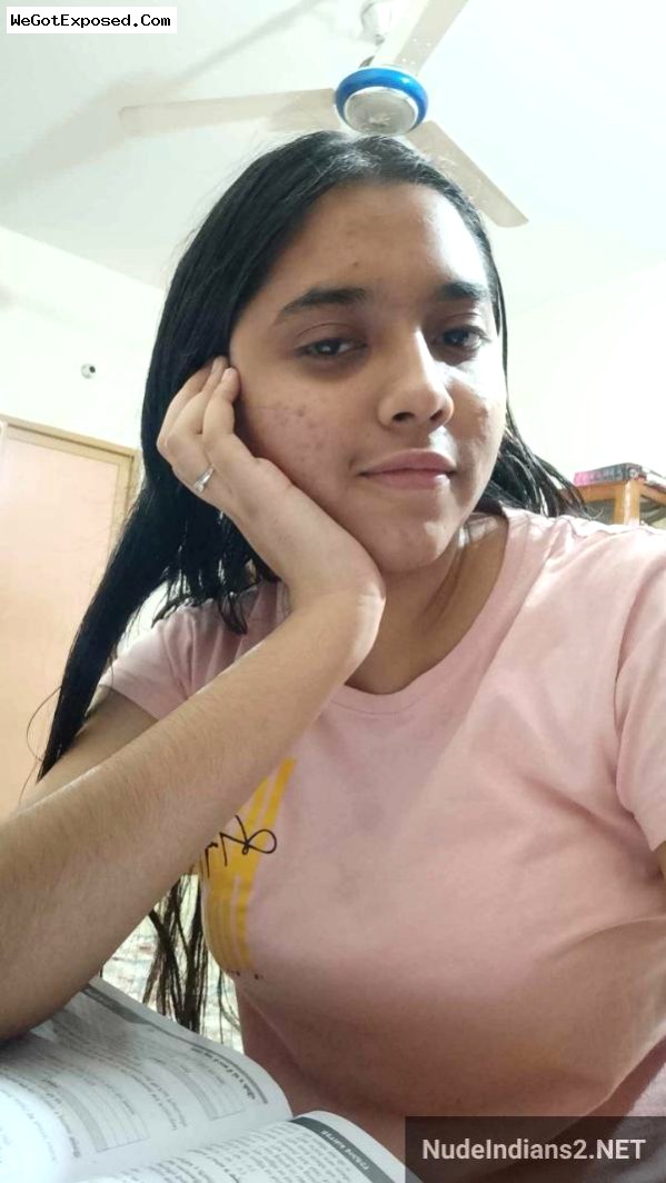 Cute Mallu muslim girl Zainab’s hot boobs and ass selfies 2