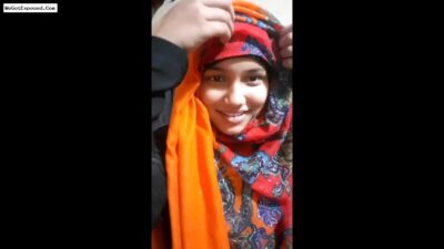 Paki Cute Young Girl First time Hotel fucking with lover