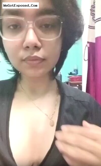 Desi Bengali Babe Uma Ghosh Leaked MMS Selfie Showing Big Boobs