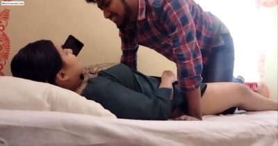 Desi Bengali Bhabhi Romancing Wid Young Lover