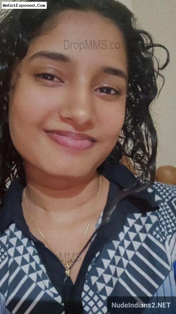 Horny Kerala Supriya’s sexy body teasing selfies sent to BF 1