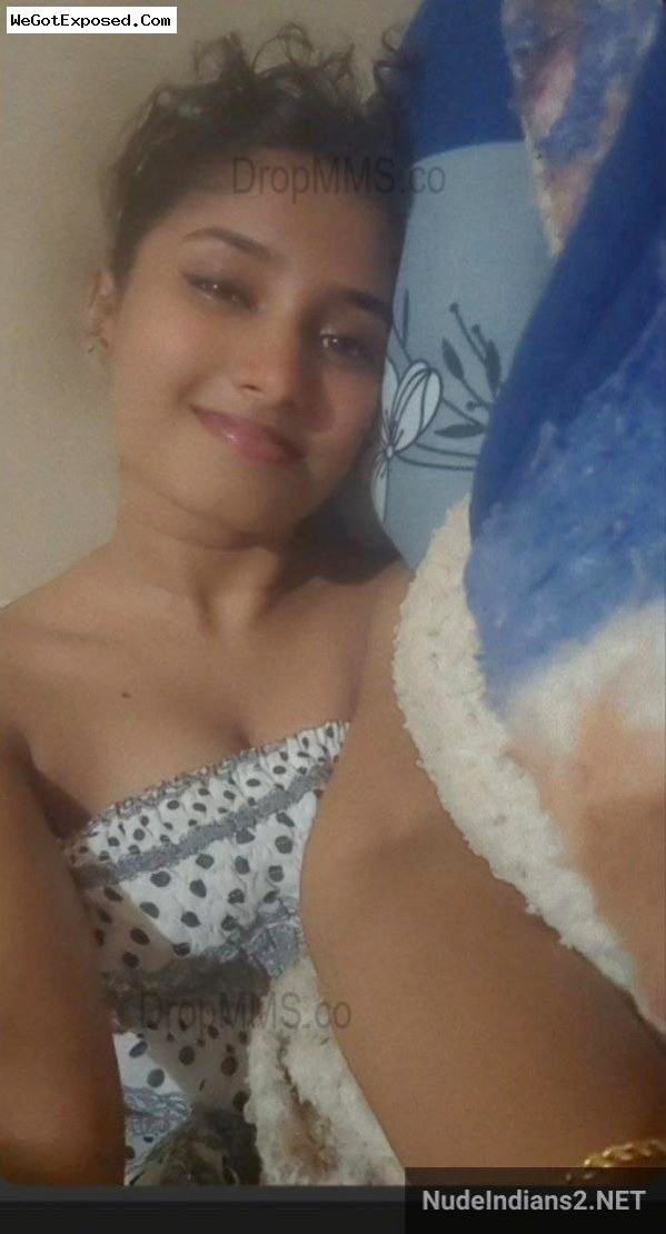 Horny Kerala Supriya’s sexy body teasing selfies sent to BF 2