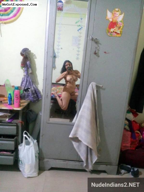 Pune engg. college girl Radhika’s hot boobs & pussy selfies 1