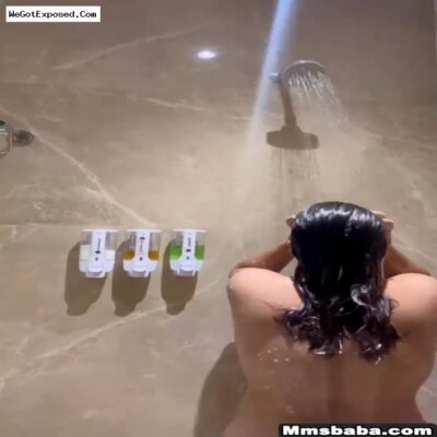 Sexy Desi Mall Bathing MMS Video