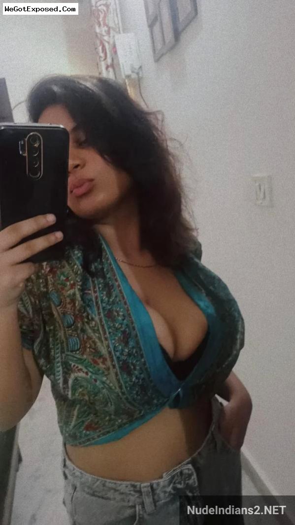 Viral! South Delhi GF Nisha’s big tits show & sex with lover 2