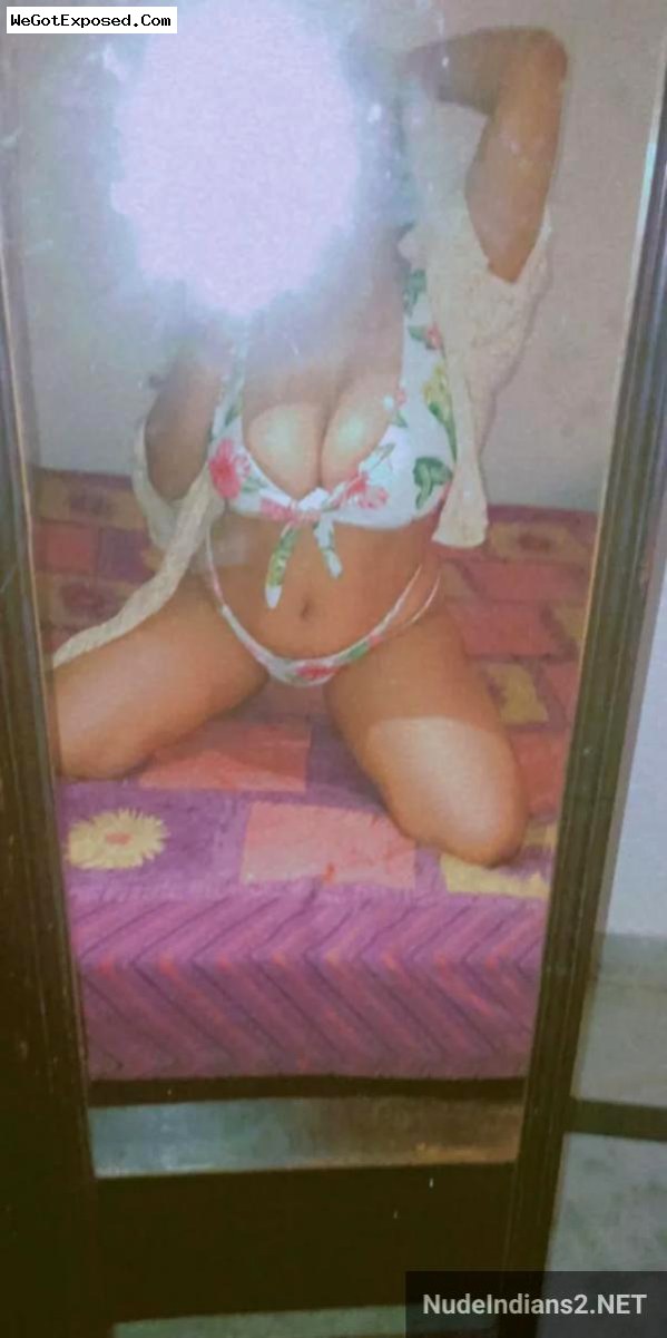 Viral! South Delhi GF Nisha’s big tits show & sex with lover 5
